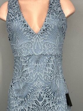 Lulu’s Plunge Lace Dress, NWOT, Small